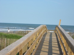 the boardwalk leading from the parking lot to the Gulf Beach 